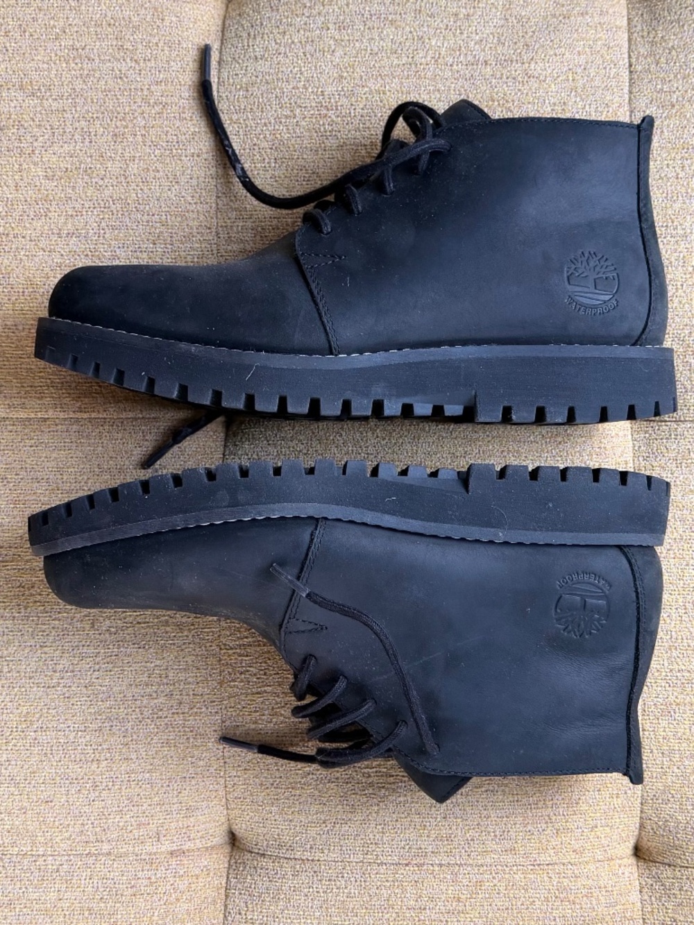 Mens Timberland Chukka Boots, nubuck black leather, 8W